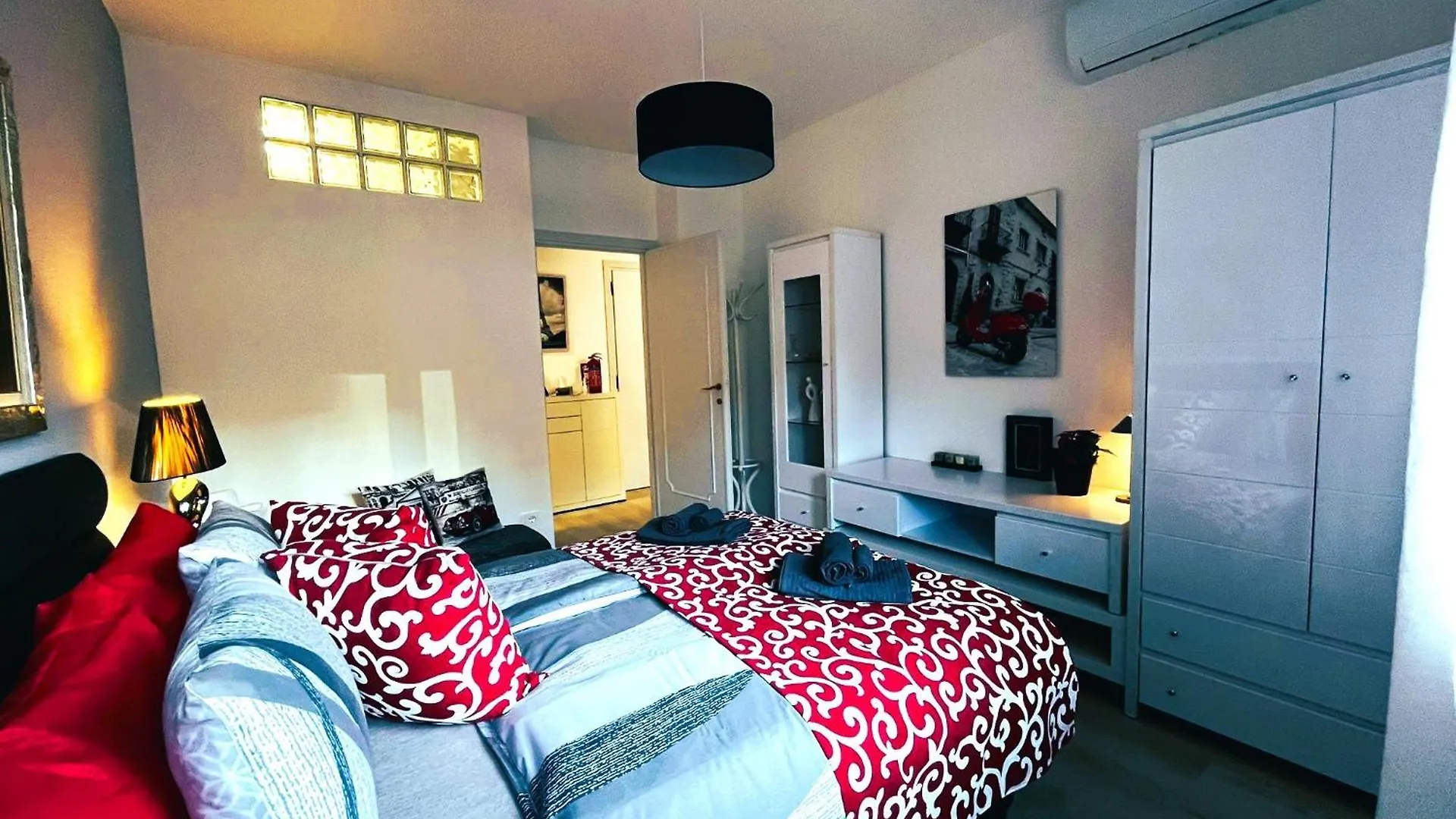 Host Flora Sanremo Apartment